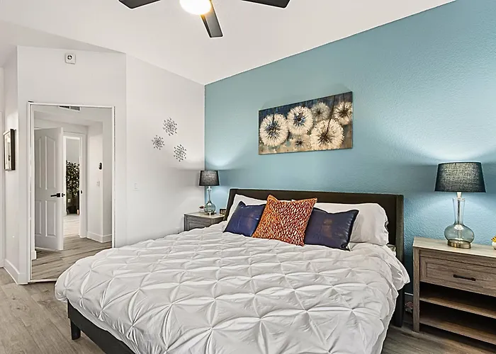Near Asu Pool, Gym & King Beds Relaxing Stay Apartment